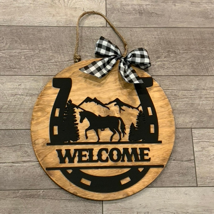 Welcome Horse w/Horseshoe